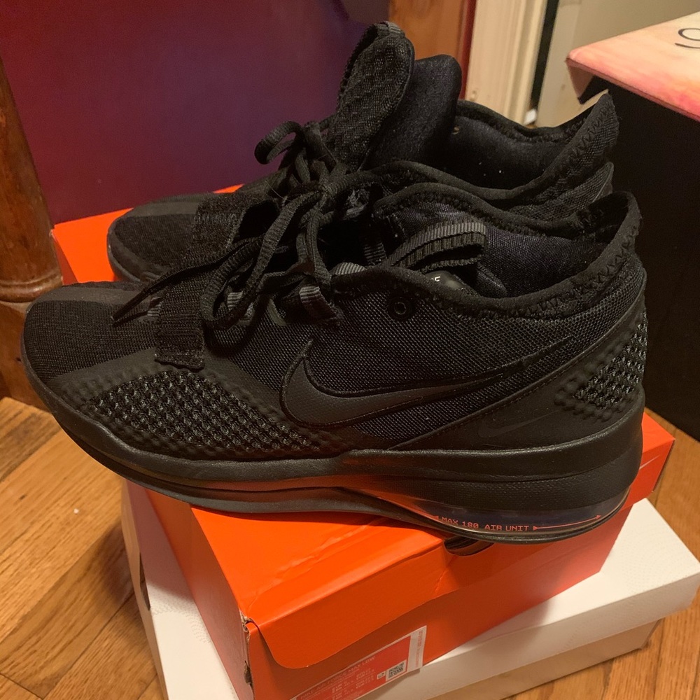 Men’s sz.9. Nike Air Force Max Low